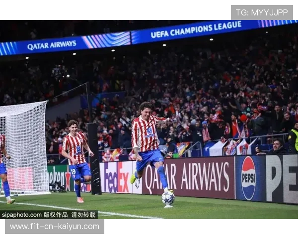 西甲“天王”闪耀全场，精彩进球和关键扑救赢得掌声，西甲首秀