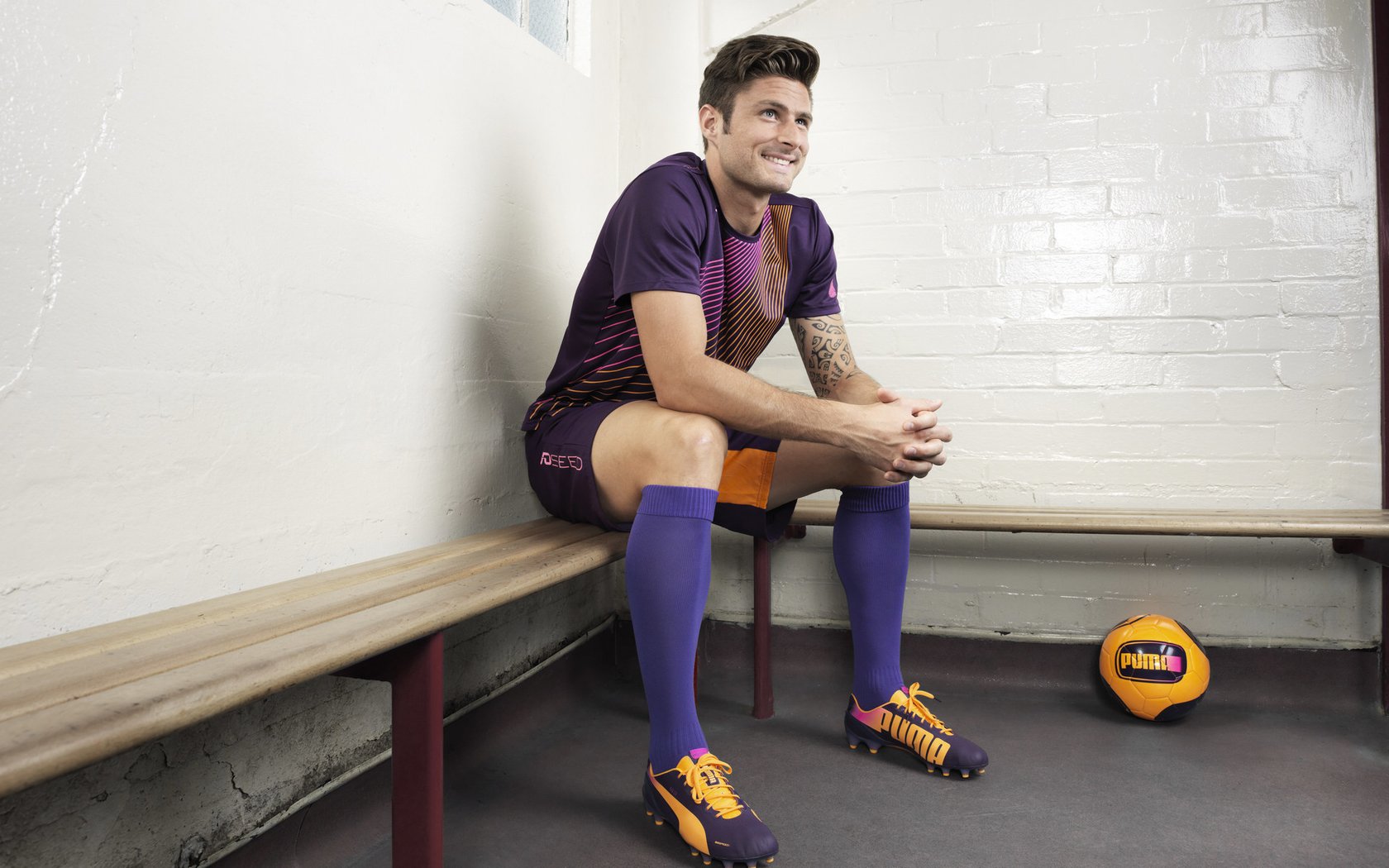 开云体育官网-加拿大队未来潜力：如何通过团队合作与个人突破迎接挑战，加拿大 部队